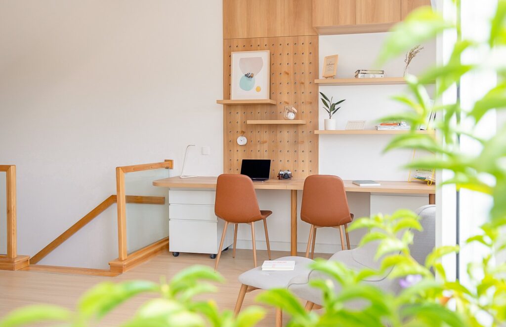 Thiết kế phòng làm việc có nhiều cây xanh