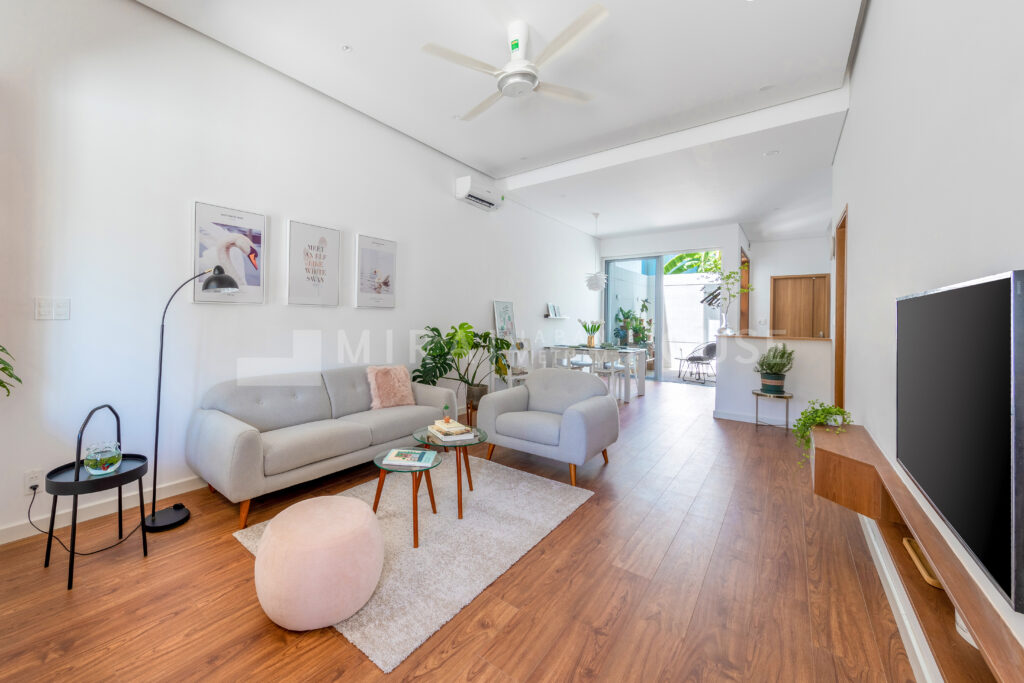 Thiết kế nội thất phòng khách đơn giản nhưng tinh tế Thiết kế nội thất phòng khách đơn giản nhưng tinh tế